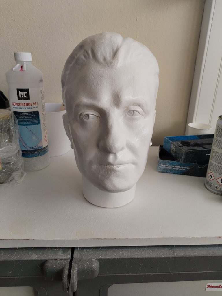 gesso sur tête en plâtre restauration